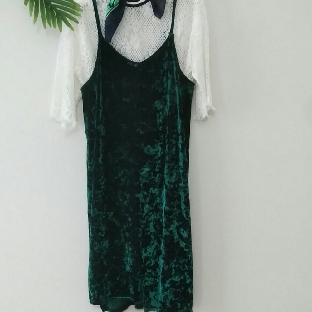 🎈Green Velvet Dress - Picture 4 of 6